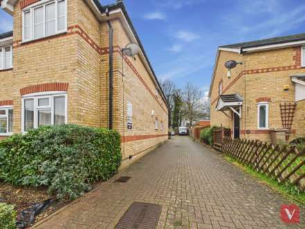 Larkspur Gardens, Luton, Image 5