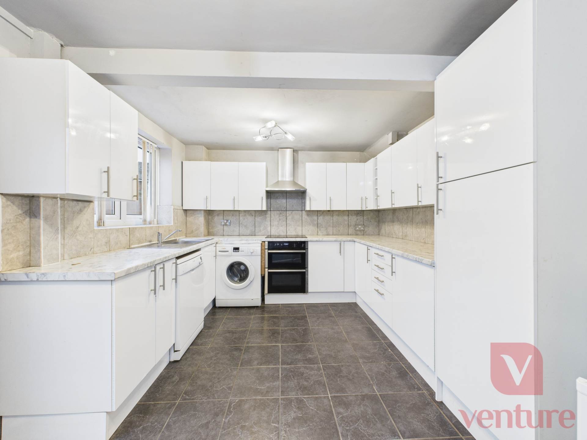 Petersham Close, Newport Pagnell, Image 2