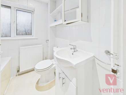 Petersham Close, Newport Pagnell, Image 12