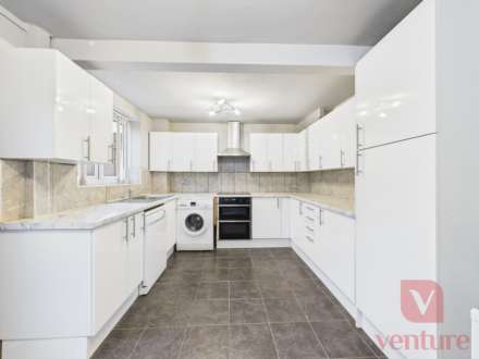 Petersham Close, Newport Pagnell, Image 2