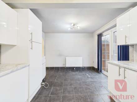 Petersham Close, Newport Pagnell, Image 3