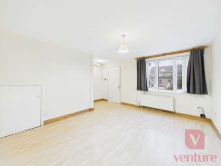 Petersham Close, Newport Pagnell, Image 6