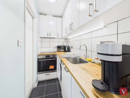 Celandine Drive, Luton, Image 4