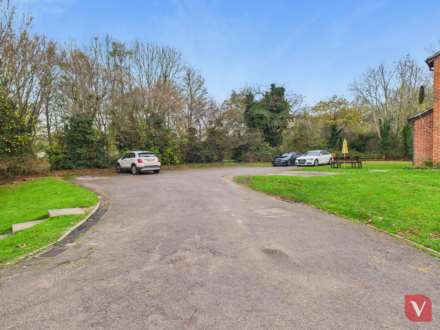 Celandine Drive, Luton, Image 7