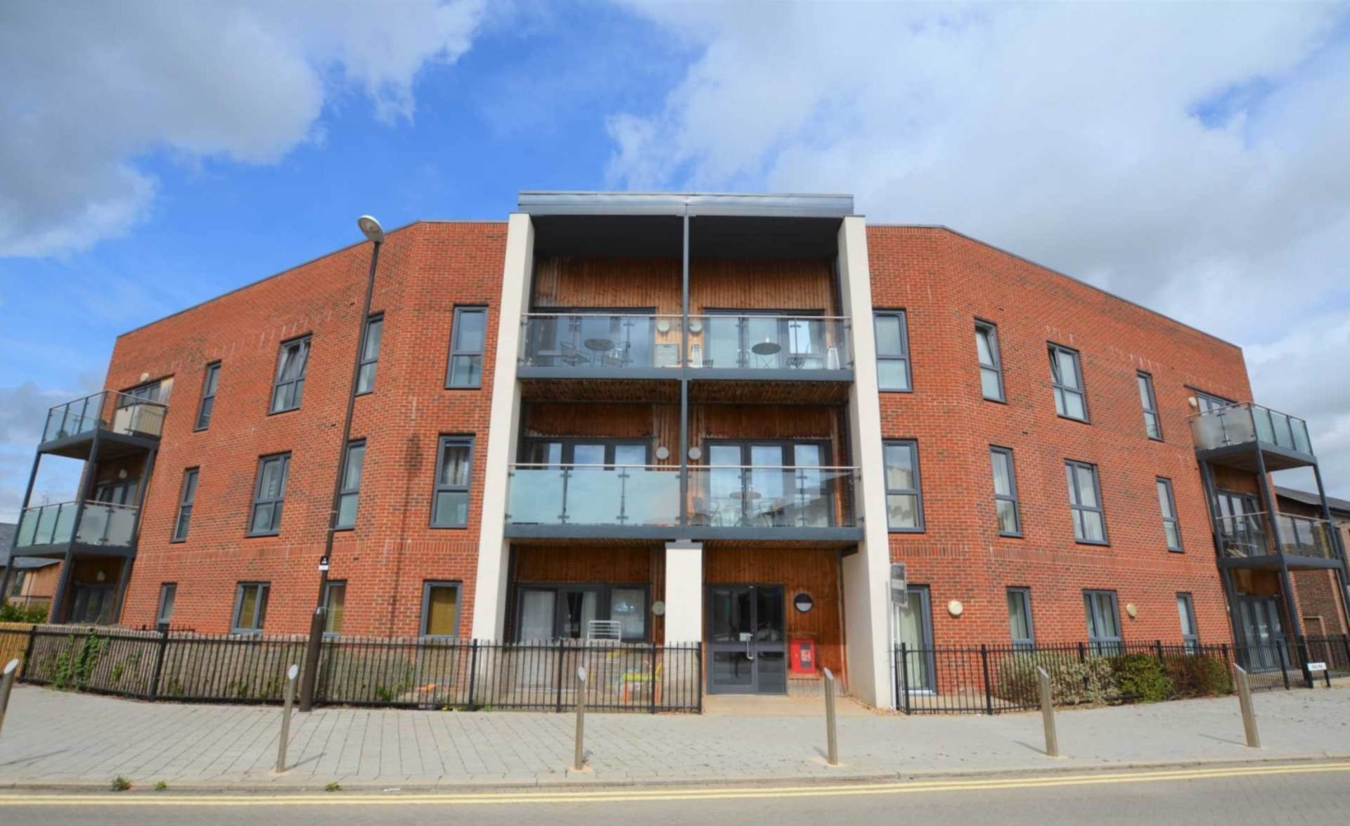 Atlas Way, Milton Keynes, Image 1