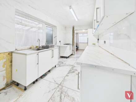 Leagrave High Street, Luton, Image 2