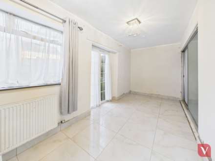 Leagrave High Street, Luton, Image 4