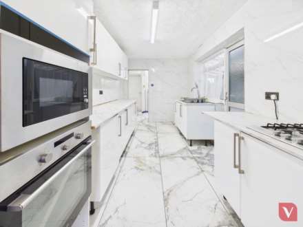 Leagrave High Street, Luton, Image 7