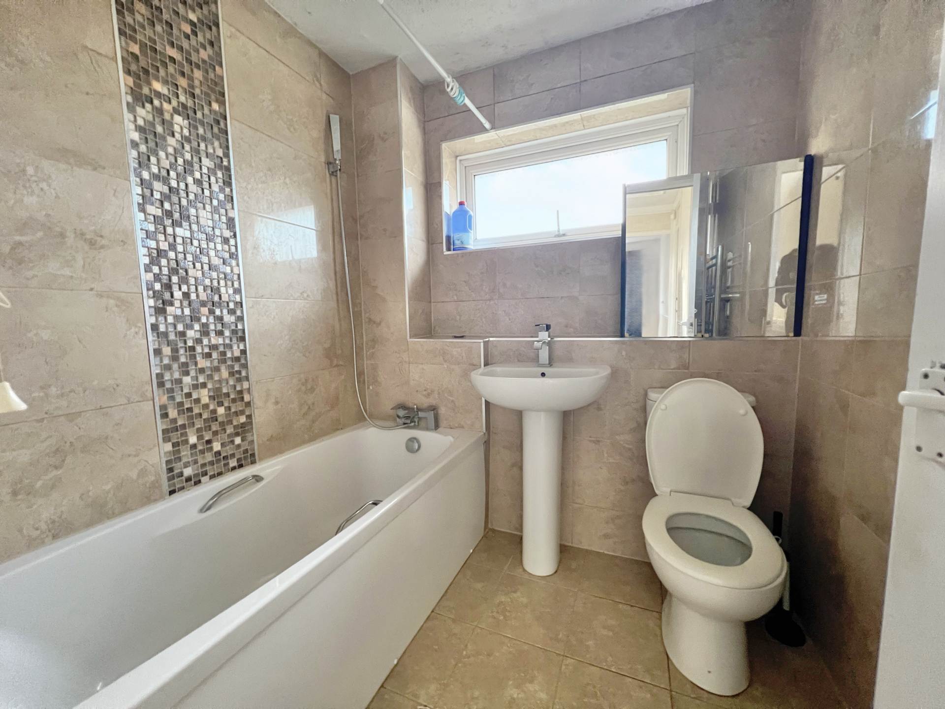 Butely Road, Luton, Image 4