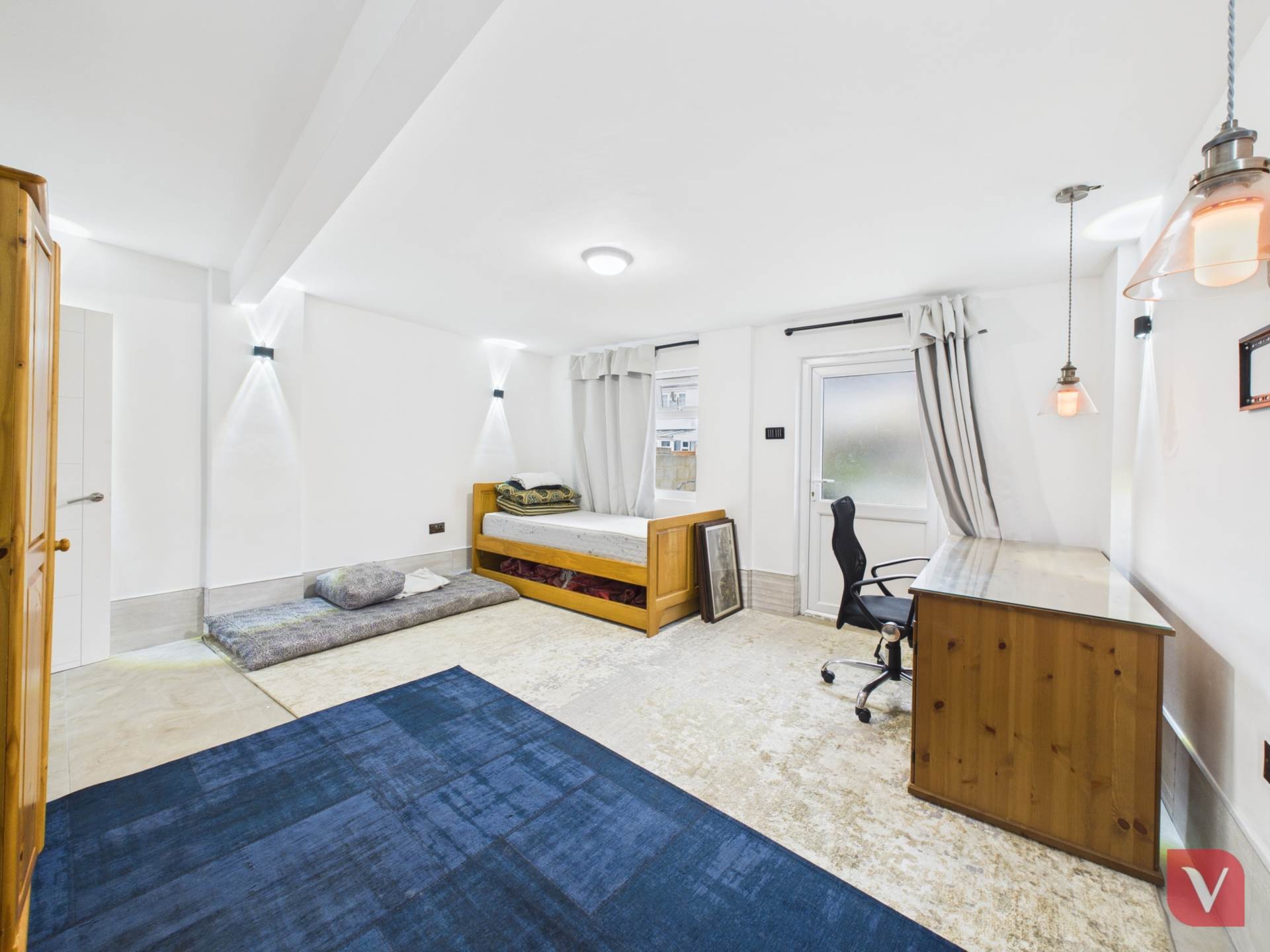 Runfold Avenue, Luton, Image 6