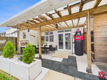 Runfold Avenue, Luton, Image 4