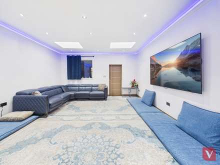 Runfold Avenue, Luton, Image 7