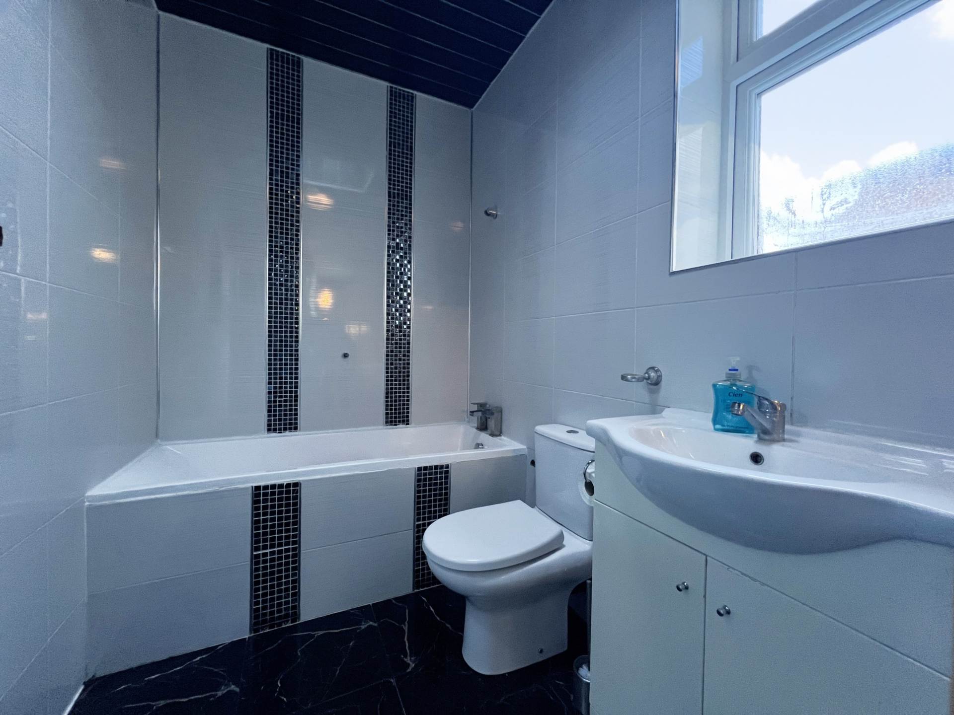 Ivy Road, Luton, Image 9