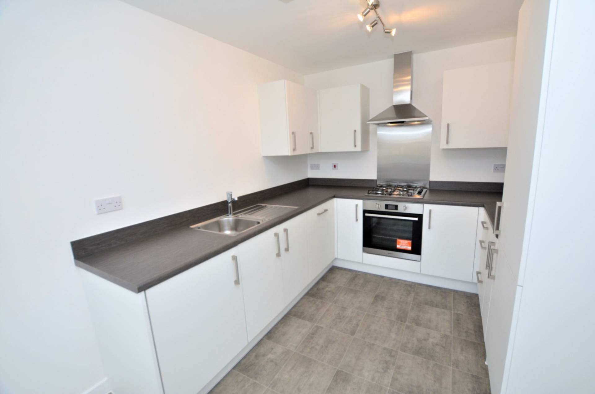 Sparrowhawk Crescent, Hardingstone, Image 3