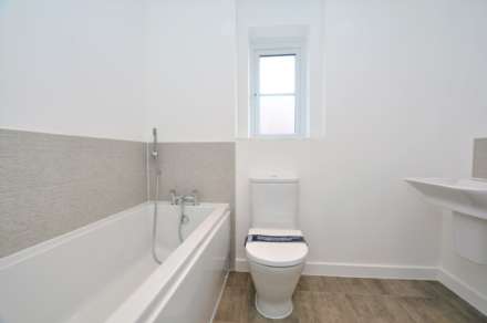 Sparrowhawk Crescent, Hardingstone, Image 11