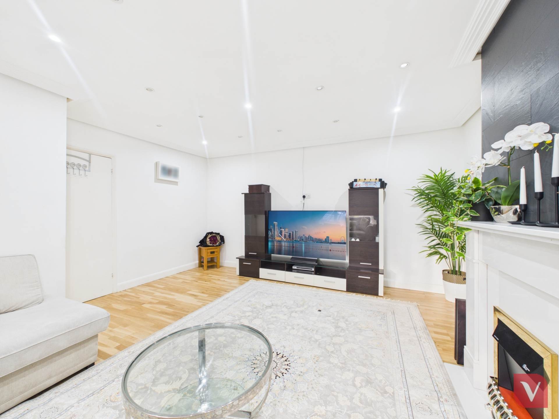 The Crest, Luton, Image 1