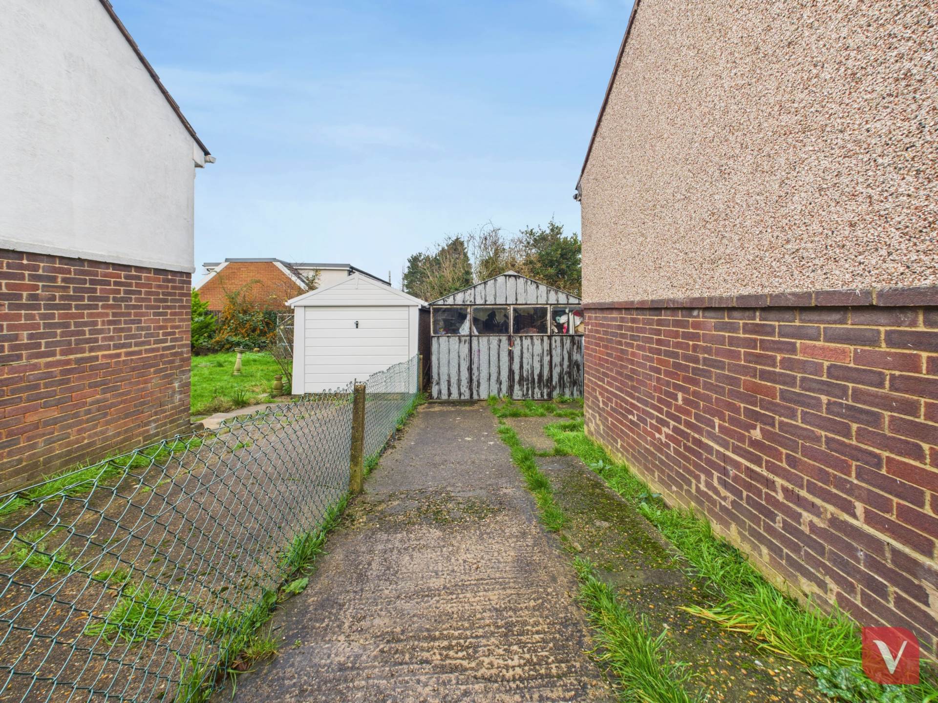 The Crest, Luton, Image 15