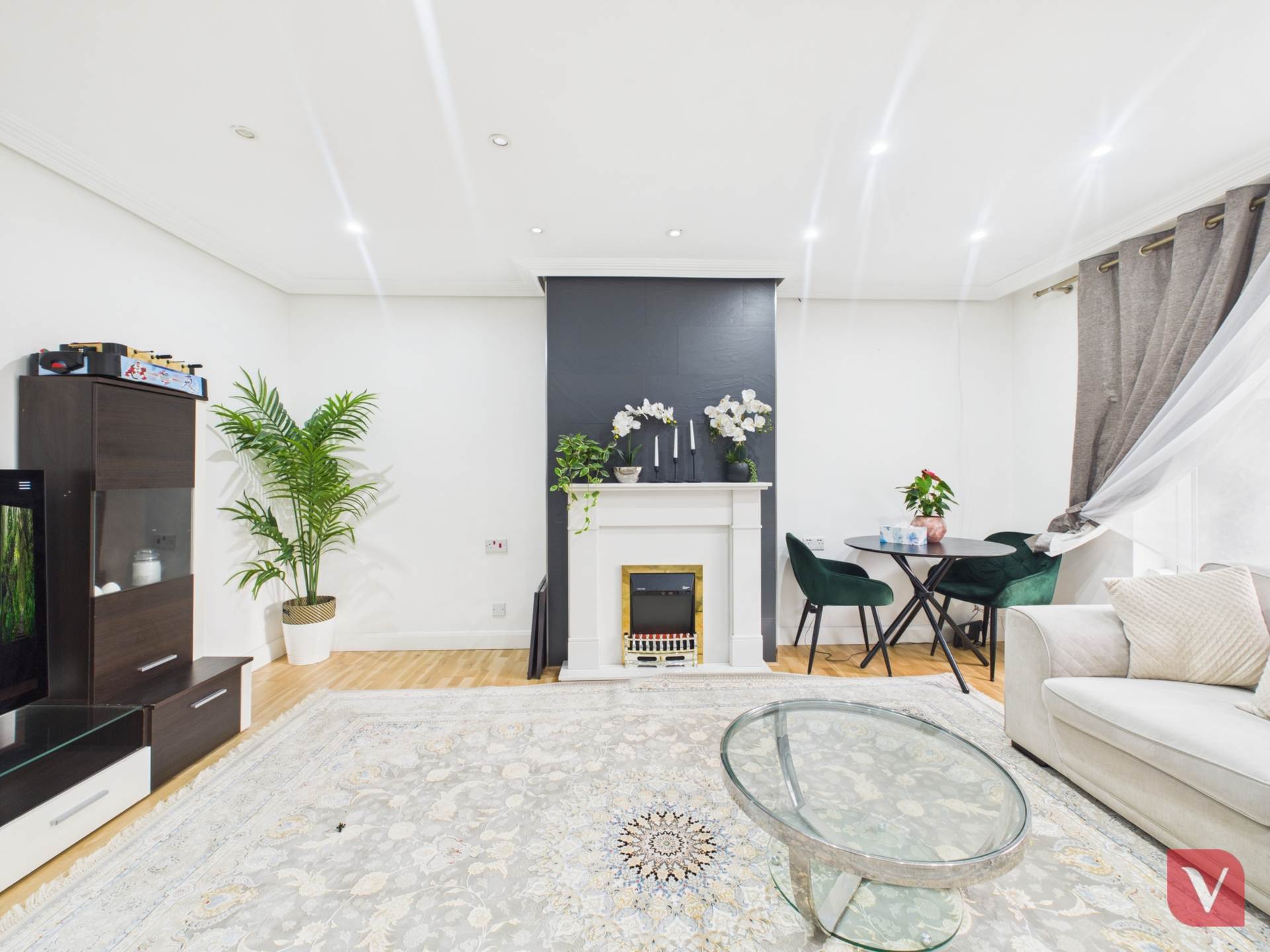 The Crest, Luton, Image 4