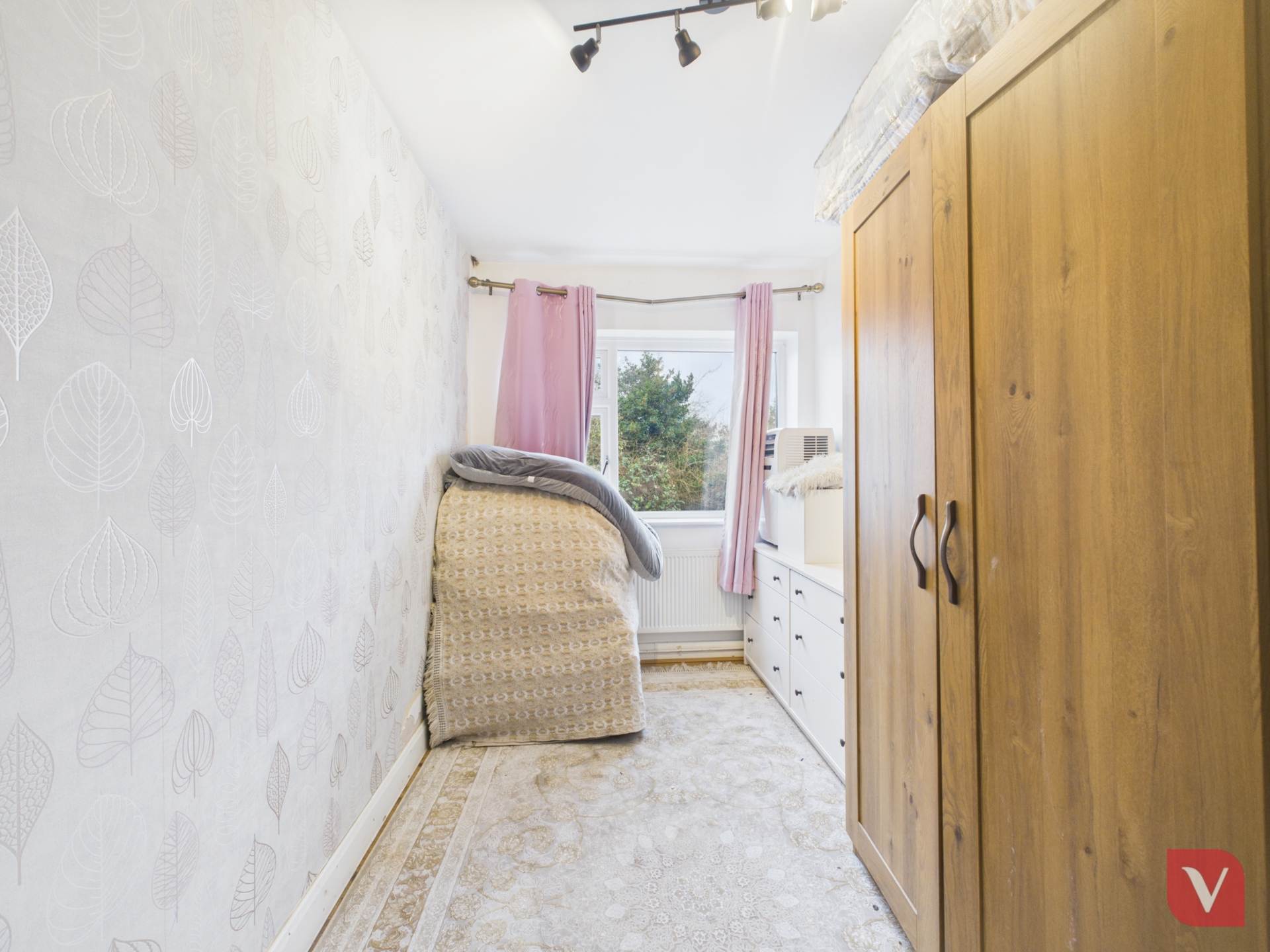 The Crest, Luton, Image 8