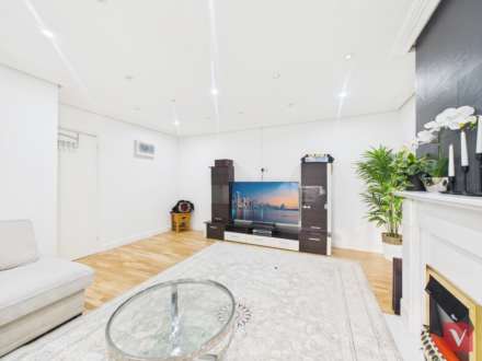 The Crest, Luton, Image 1