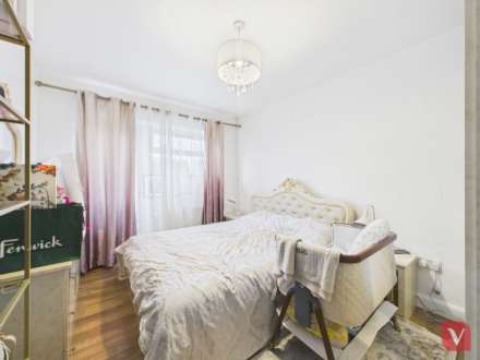 The Crest, Luton, Image 12