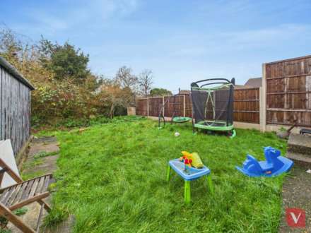 The Crest, Luton, Image 16