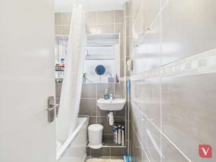 The Crest, Luton, Image 7