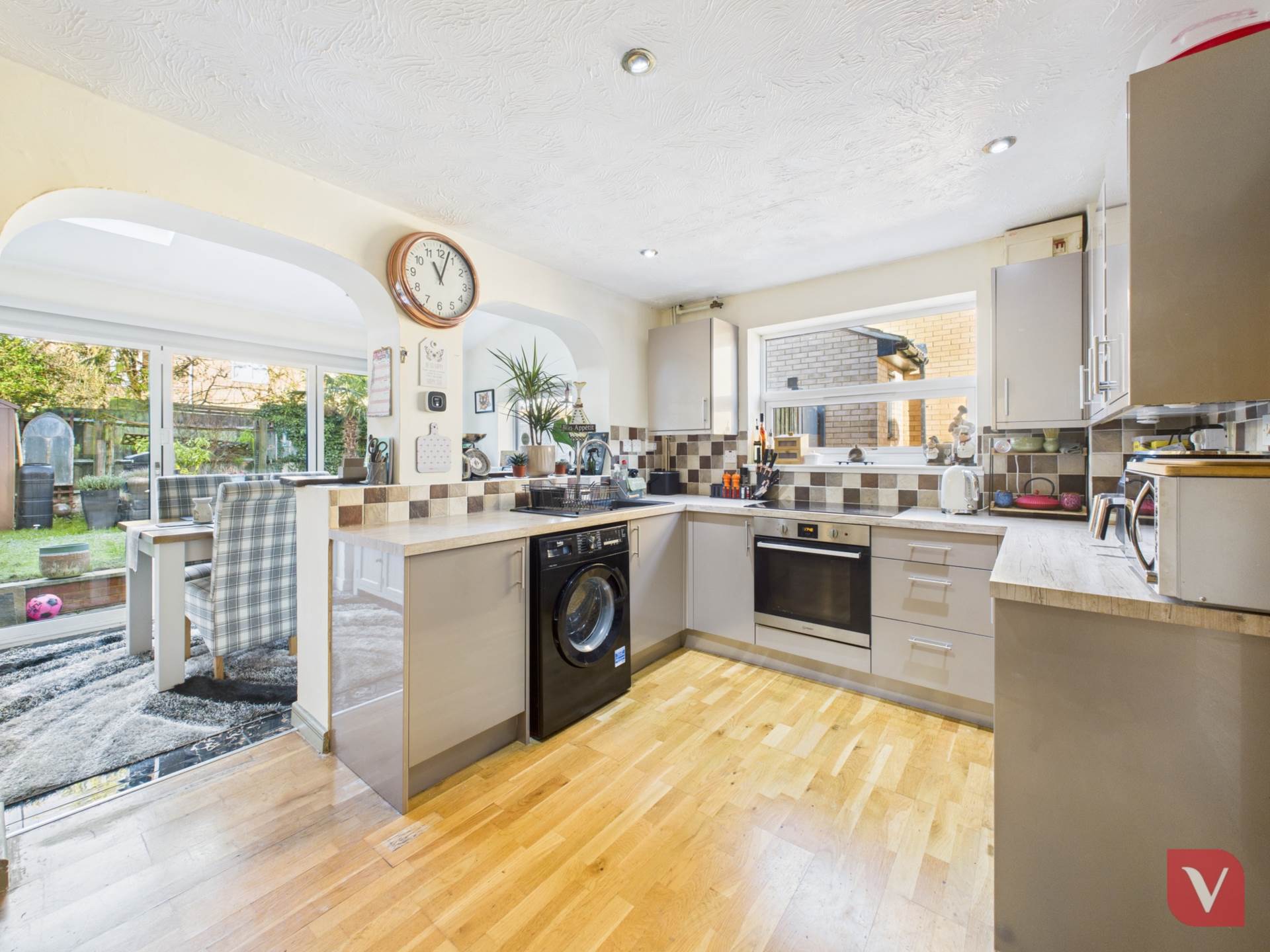 Troon Gardens, Luton, Image 3