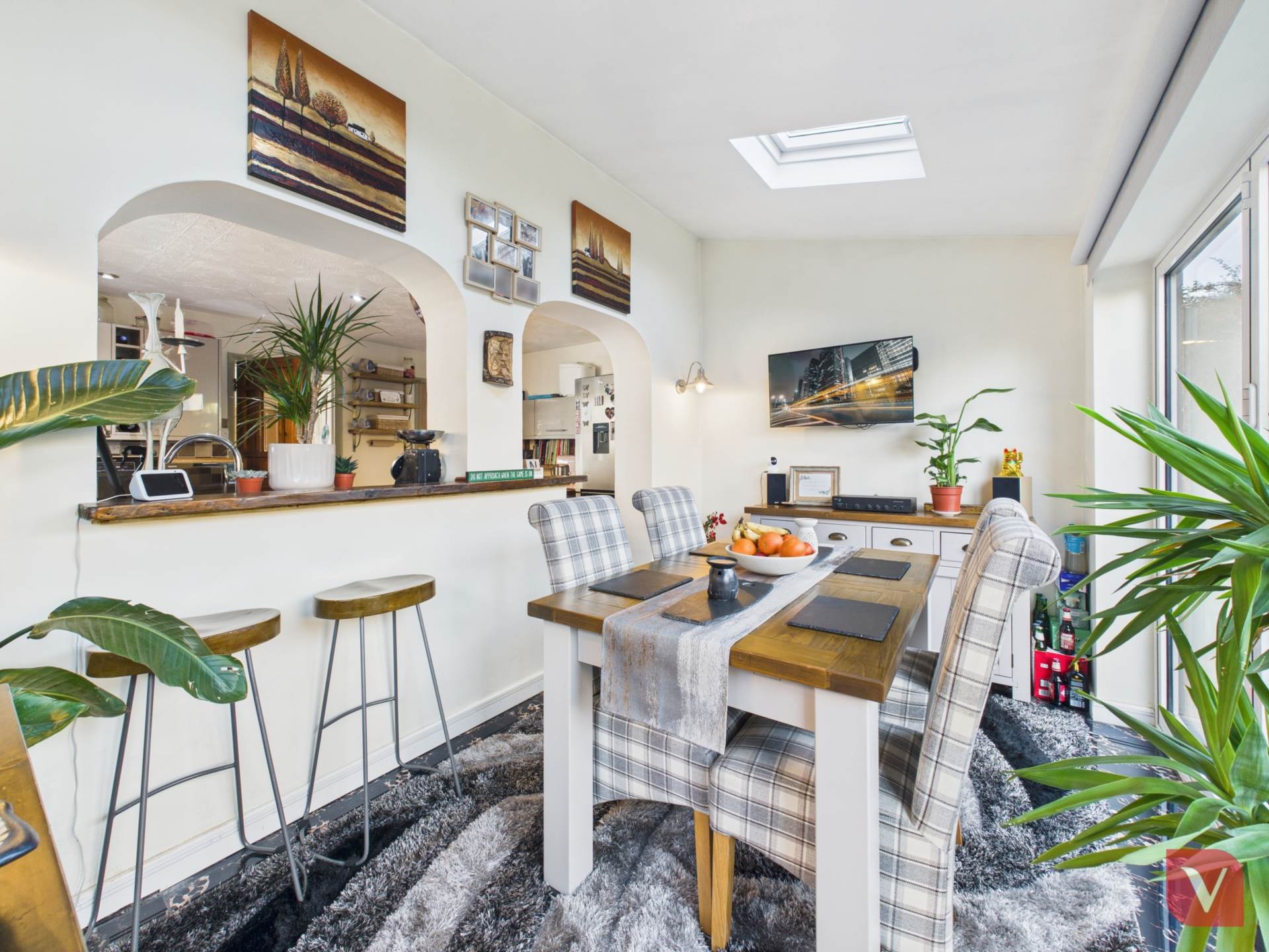 Troon Gardens, Luton, Image 4