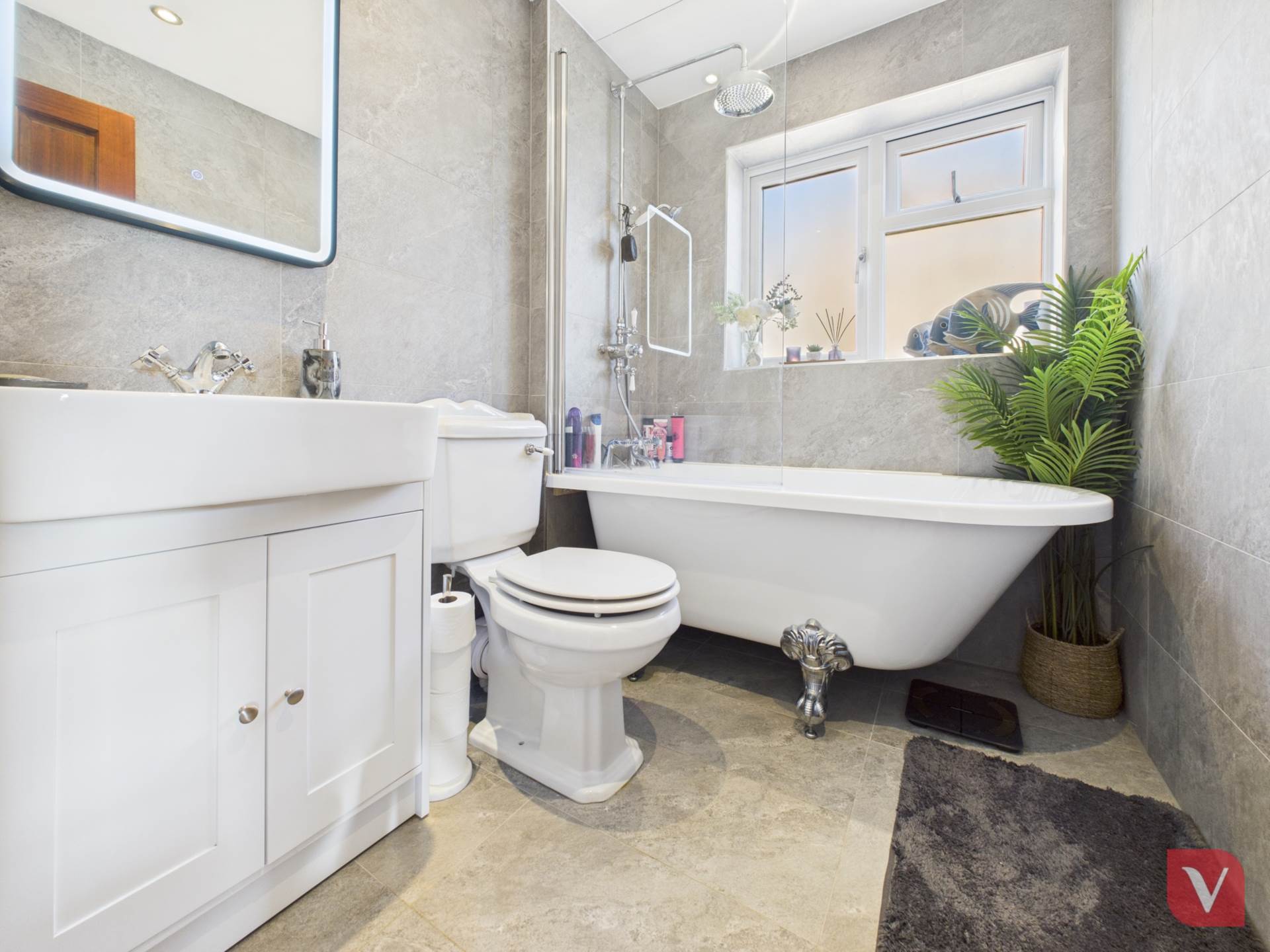 Troon Gardens, Luton, Image 6