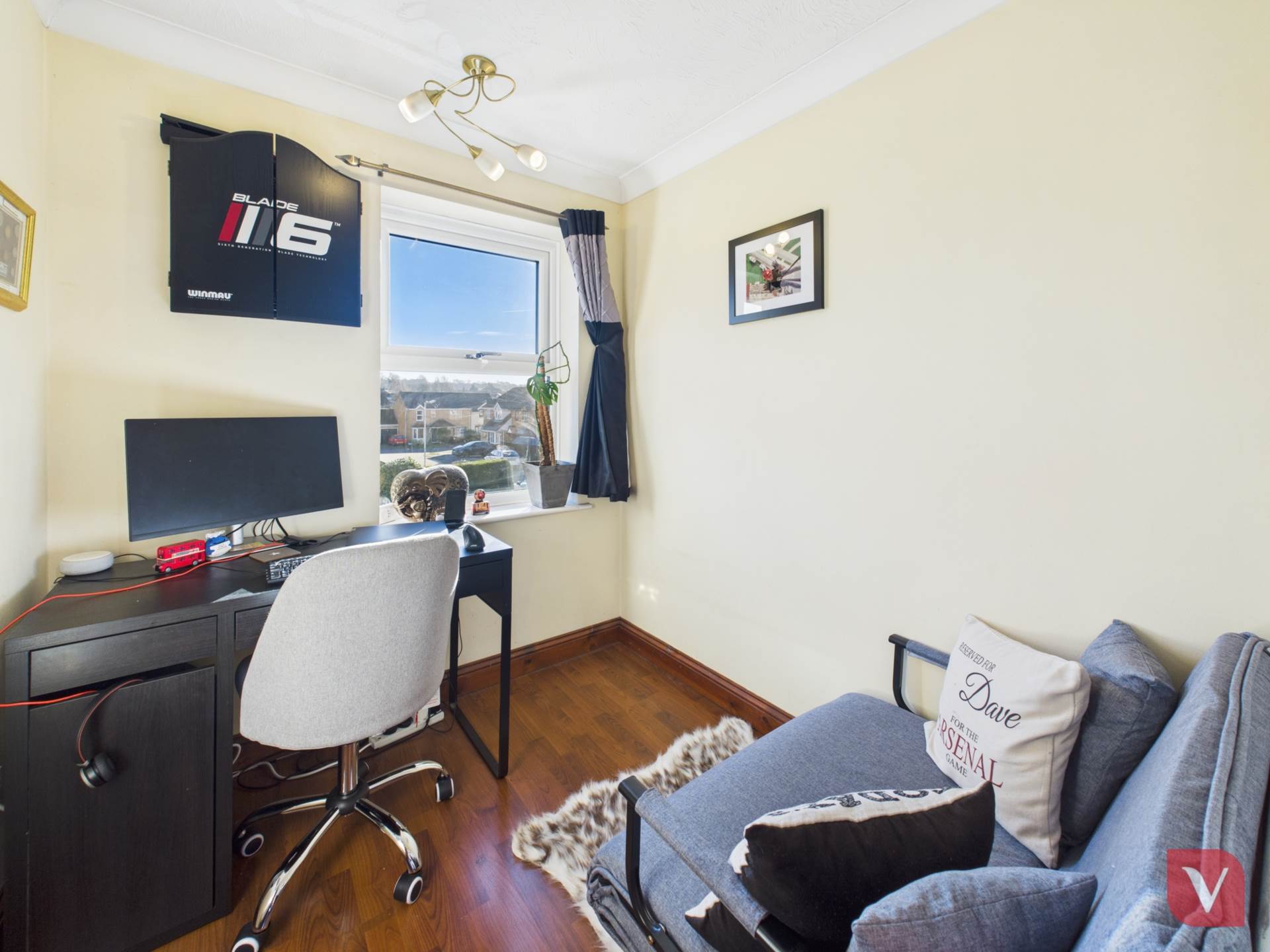 Troon Gardens, Luton, Image 9