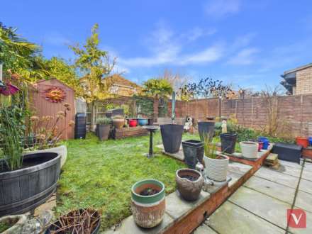 Troon Gardens, Luton, Image 11