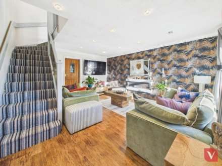 Troon Gardens, Luton, Image 2