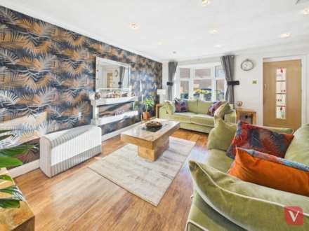 Troon Gardens, Luton, Image 7