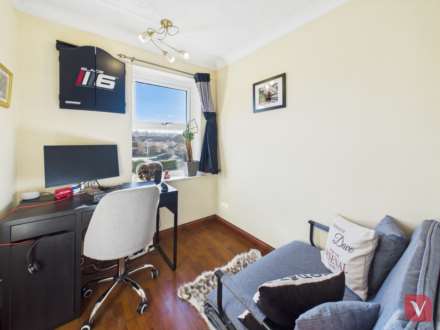 Troon Gardens, Luton, Image 8