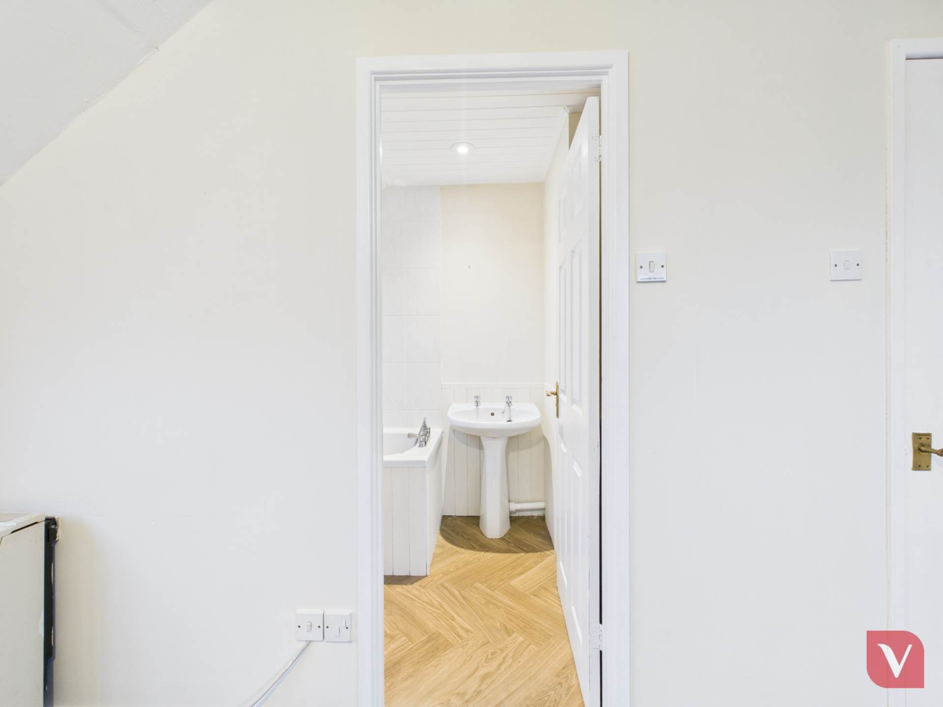 Redwood, Bedford, Image 16