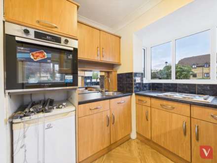 Redwood, Bedford, Image 8