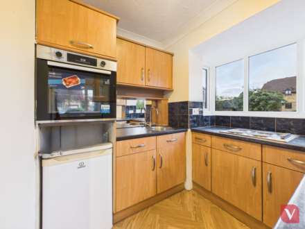 Redwood, Bedford, Image 9