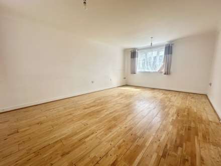 Bramley Court, Luton Road, Dunstable, Image 5