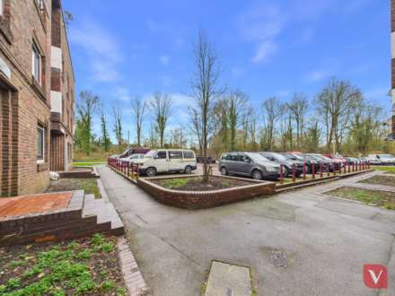 Granby Court, Bletchley, Image 12