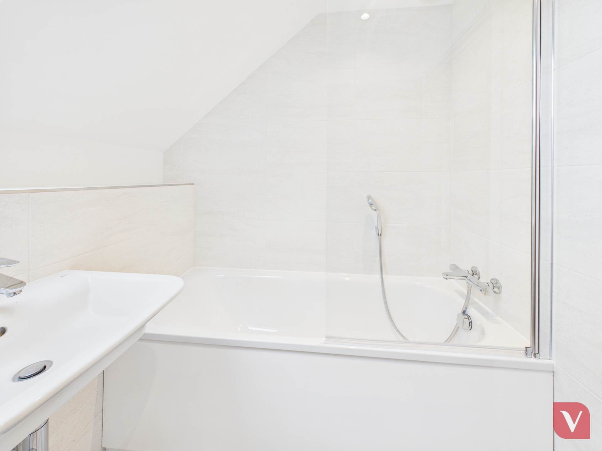 Campbell Wharf Marina, Frobisher Gate, Image 15