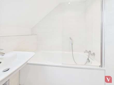 Campbell Wharf Marina, Frobisher Gate, Image 15