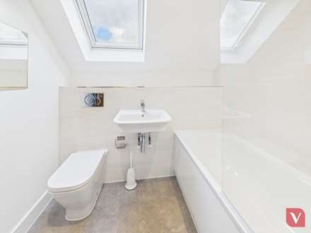 Campbell Wharf Marina, Frobisher Gate, Image 16