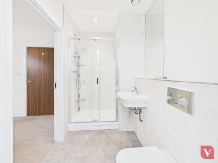 Campbell Wharf Marina, Frobisher Gate, Image 25