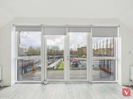 Campbell Wharf Marina, Frobisher Gate, Image 4