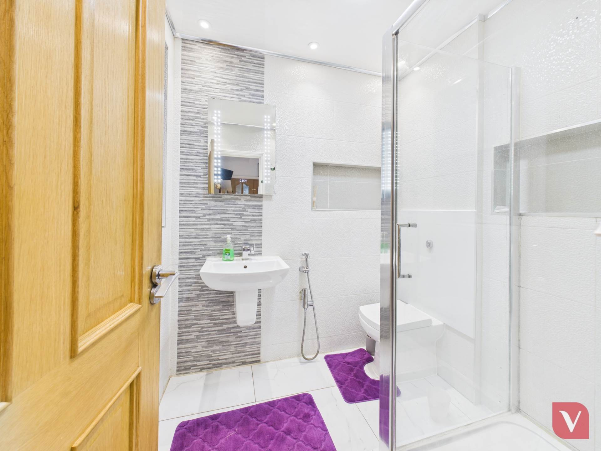 Biscot Road, Luton, Image 16