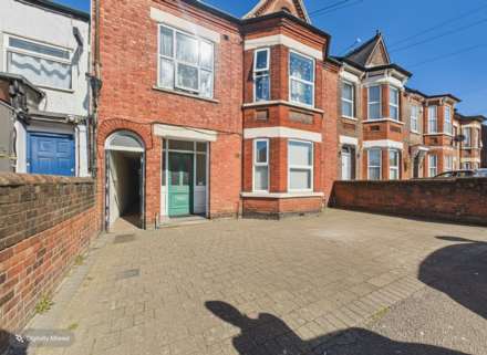 High Street South, Dunstable, Image 1