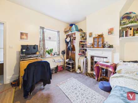 High Street South, Dunstable, Image 17