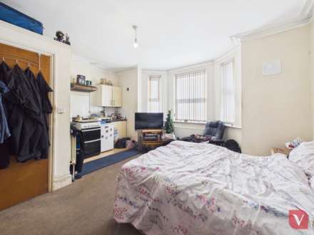 High Street South, Dunstable, Image 2