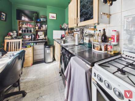 High Street South, Dunstable, Image 23